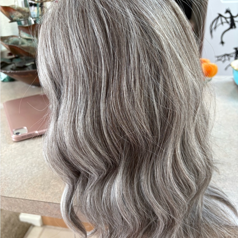 Elegant Grey Wig - Picture 3 of 4